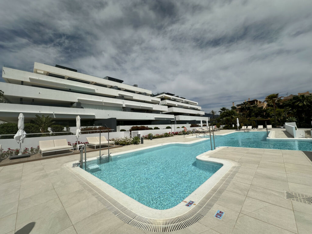 Middle Floor Apartment Estepona Málaga - image 31
