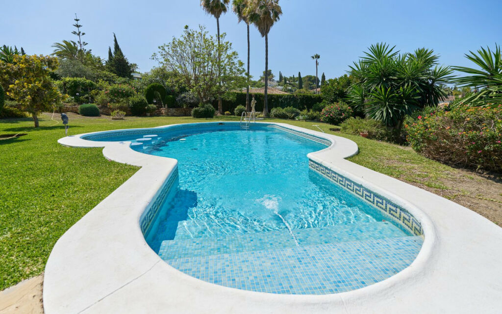 Detached Villa Estepona Málaga - image 34
