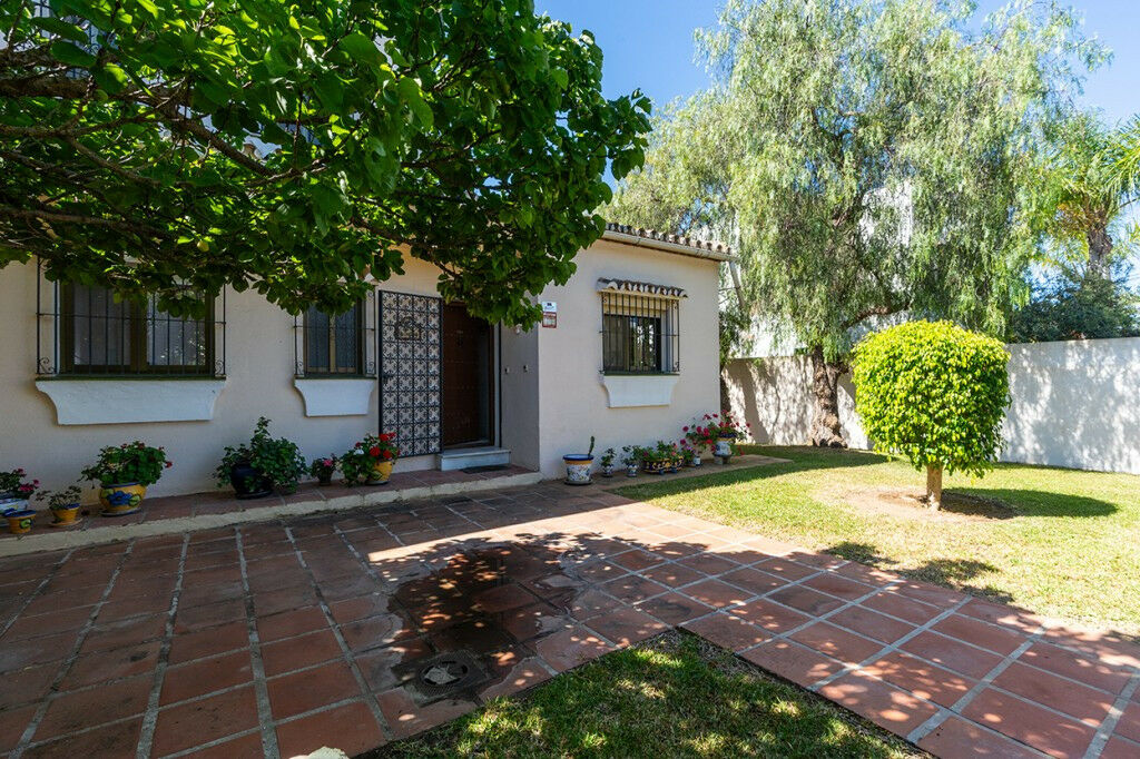 Detached Villa Marbesa Málaga - image 32