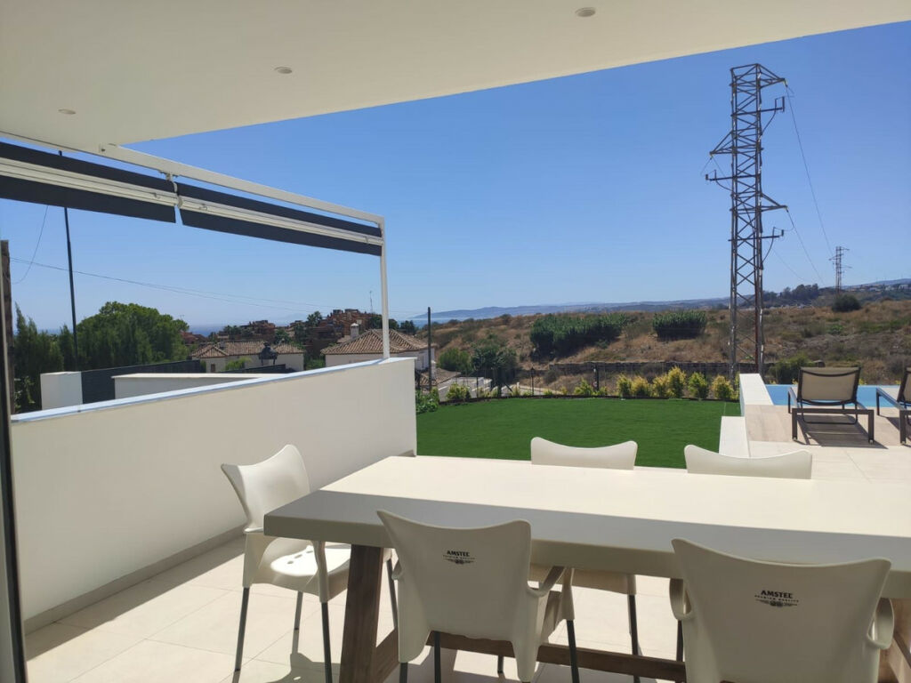 Detached Villa Estepona Málaga - image 13