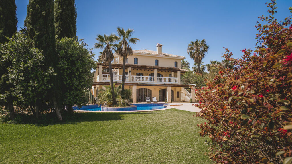 Detached Villa Estepona Málaga - image 35