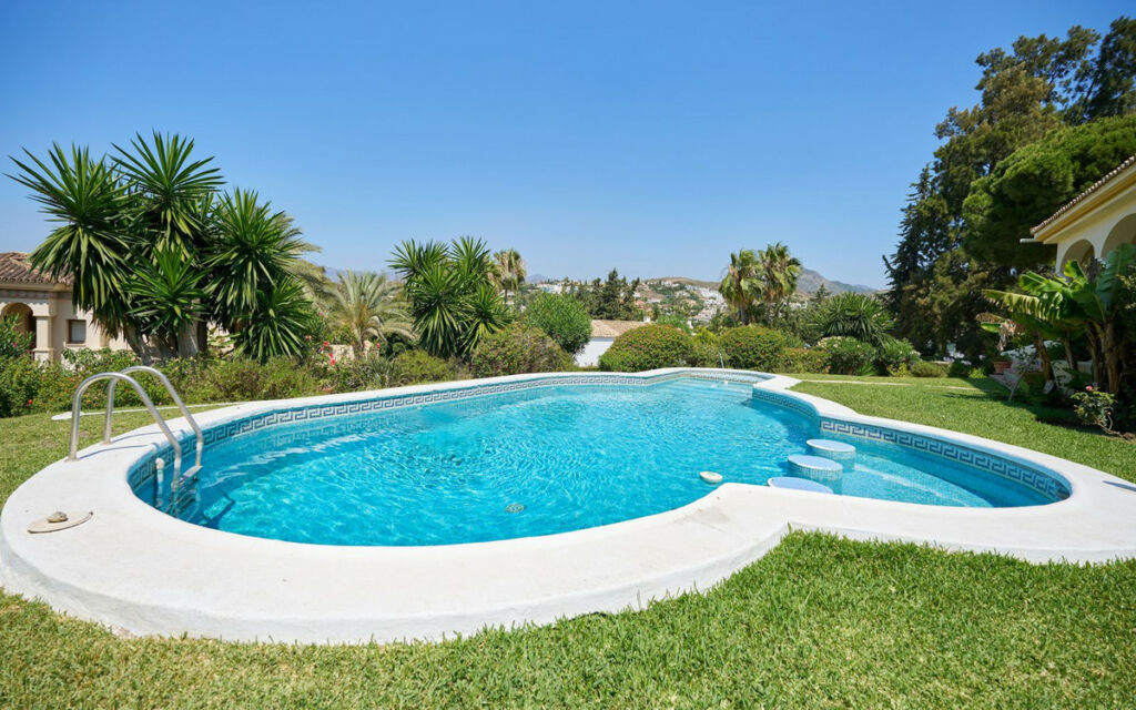 Detached Villa Estepona Málaga - image 35