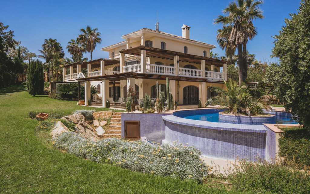 Detached Villa Estepona Málaga - image 39