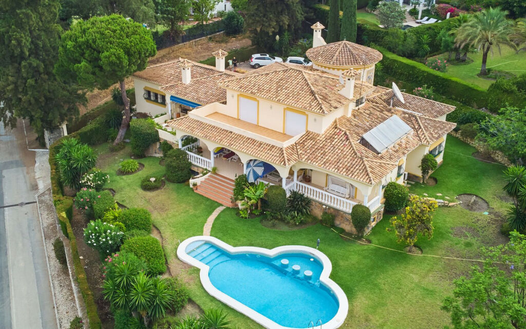 Detached Villa Estepona Málaga - image 38