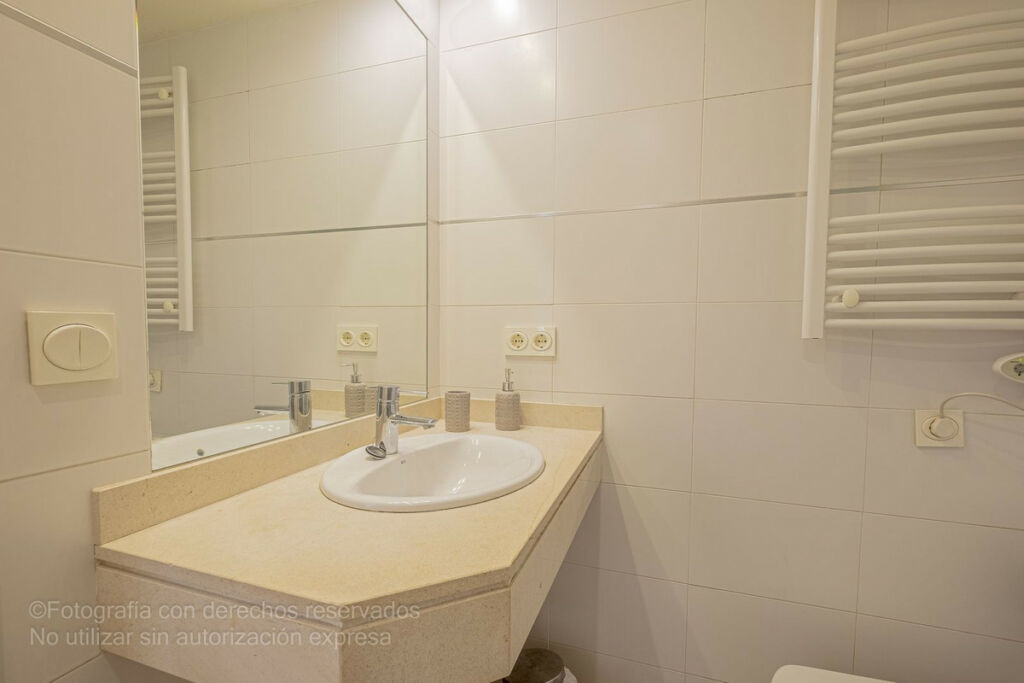 Middle Floor Apartment Estepona Málaga - image 4
