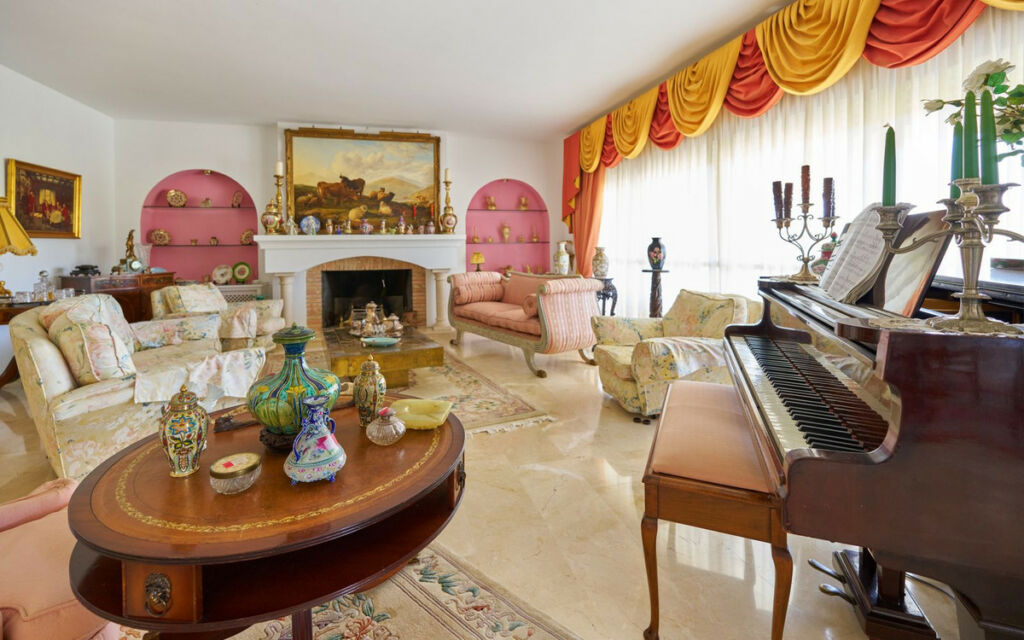 Detached Villa Estepona Málaga - image 4