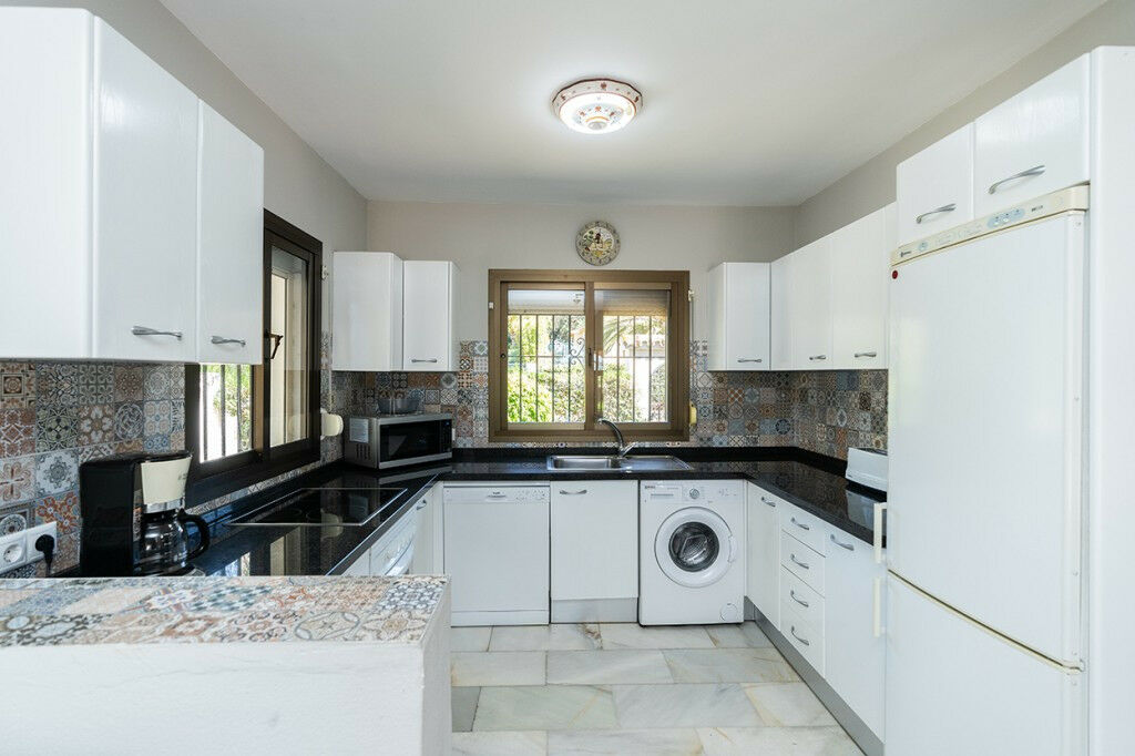 Detached Villa Marbesa Málaga - image 5