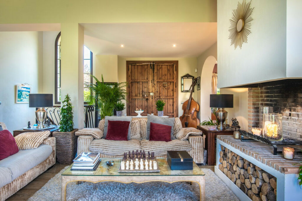 Detached Villa Estepona Málaga - image 4