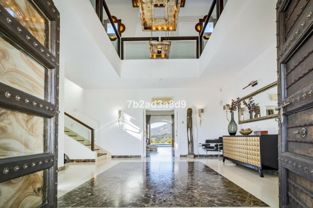 Detached Villa Benahavís Málaga - image 4