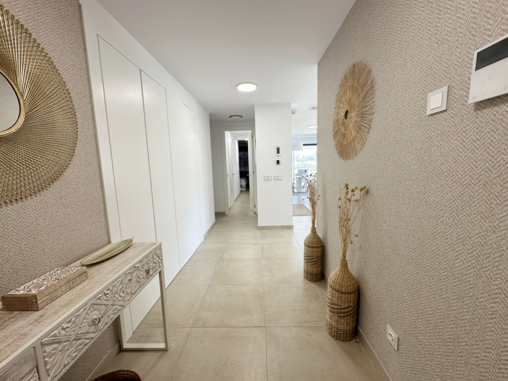 Middle Floor Apartment Estepona Málaga - image 2
