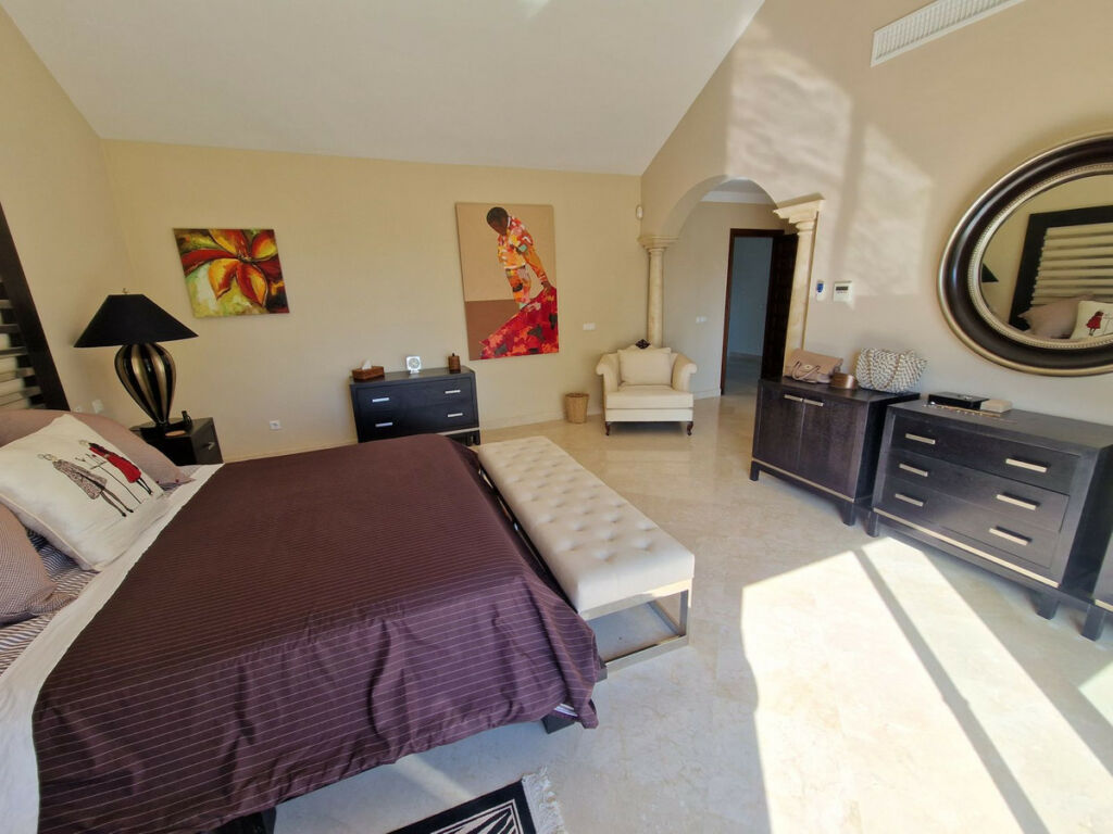 Detached Villa La Mairena Málaga - image 4