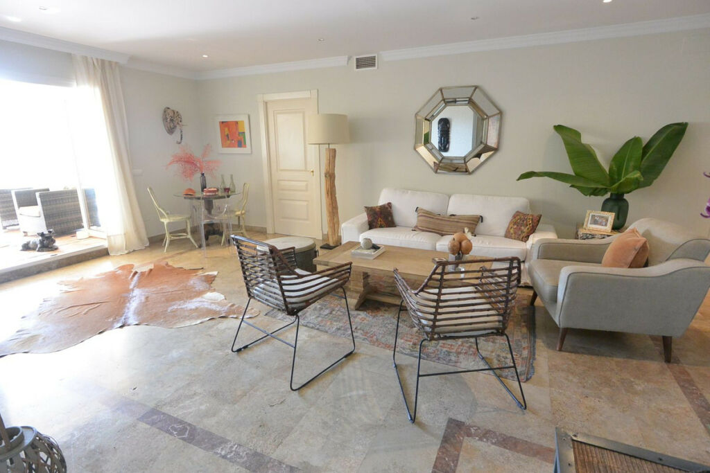 Middle Floor Apartment The Golden Mile Málaga - image 4