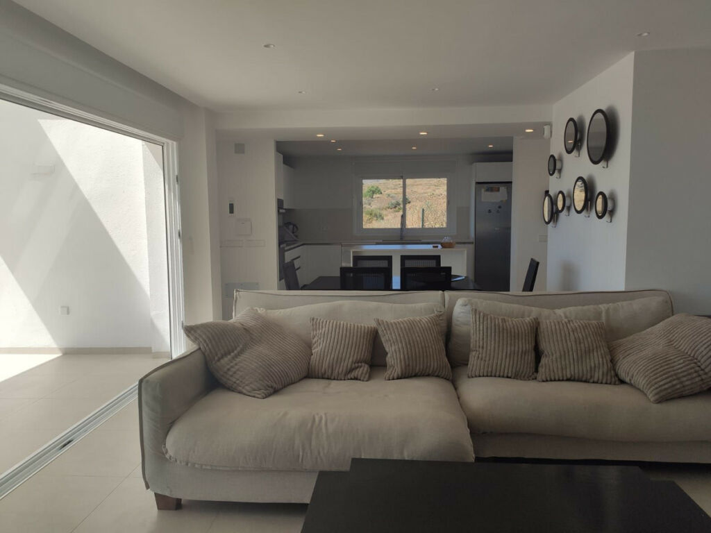 Detached Villa Estepona Málaga - image 5