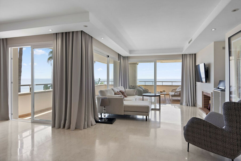 Middle Floor Apartment New Golden Mile Málaga - image 5