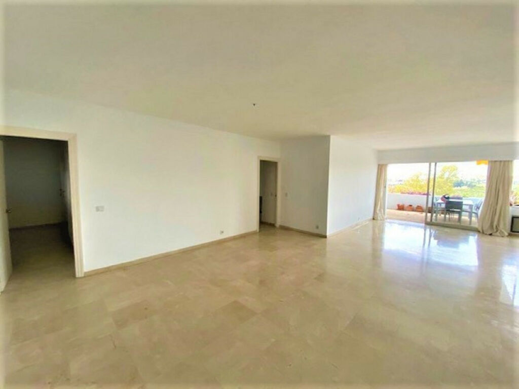 Middle Floor Apartment Guadalmina Alta Málaga - image 6