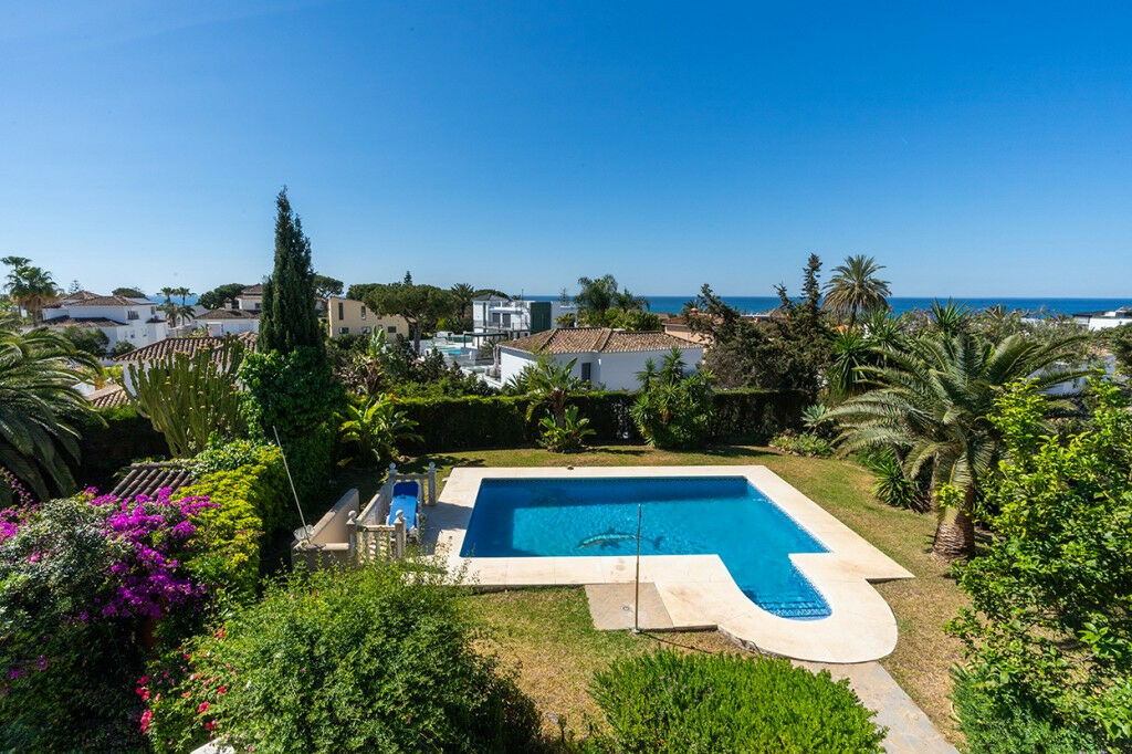 Detached Villa Marbesa Málaga - image 3