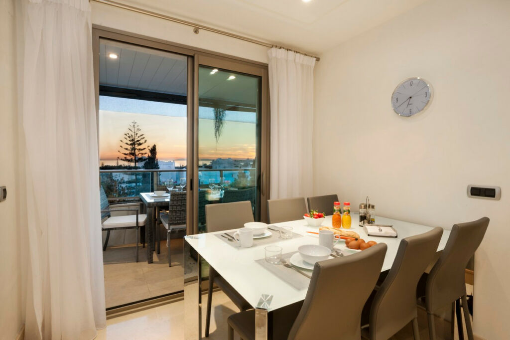 Middle Floor Apartment Marbella Málaga - image 5