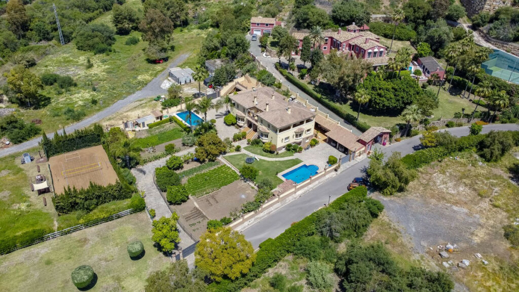 Detached Villa Benahavís Málaga - image 5