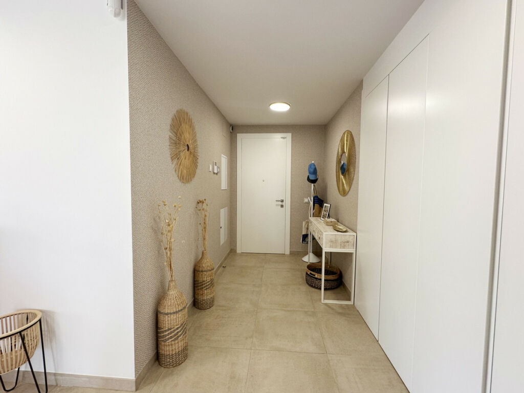 Middle Floor Apartment Estepona Málaga - image 3