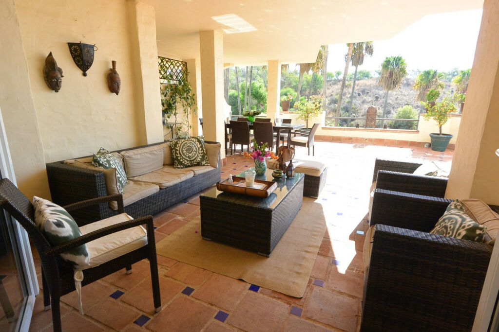 Middle Floor Apartment The Golden Mile Málaga - image 5
