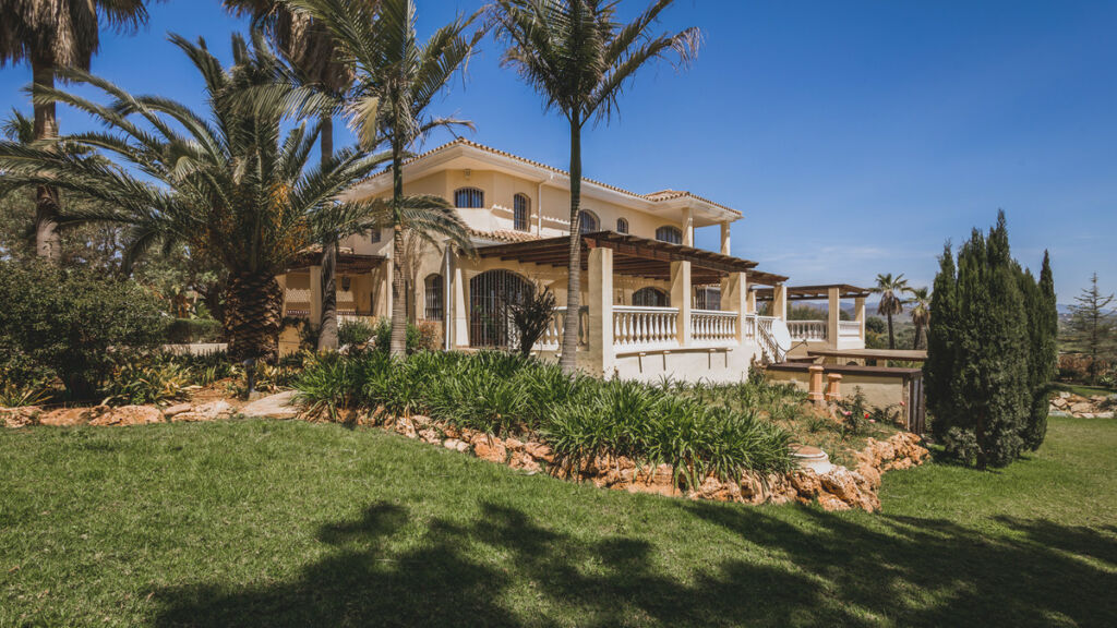 Detached Villa Estepona Málaga - image 54