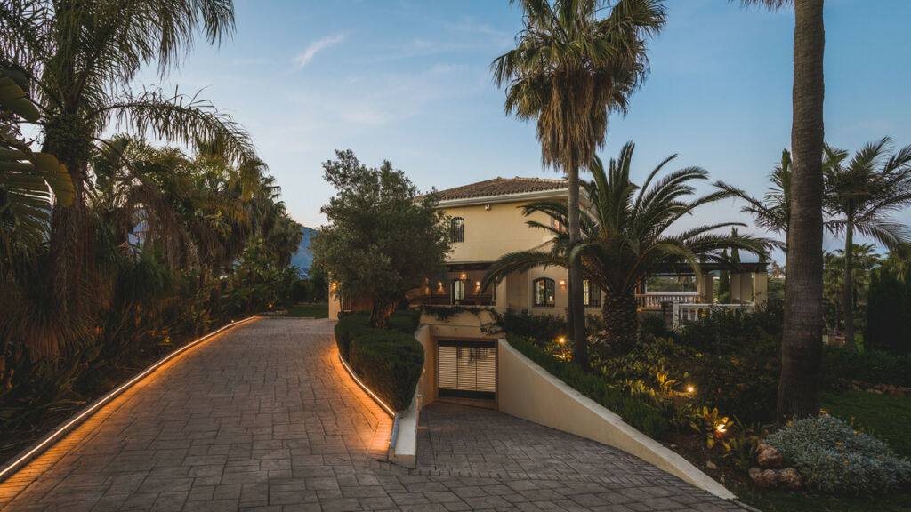 Detached Villa Estepona Málaga - image 57