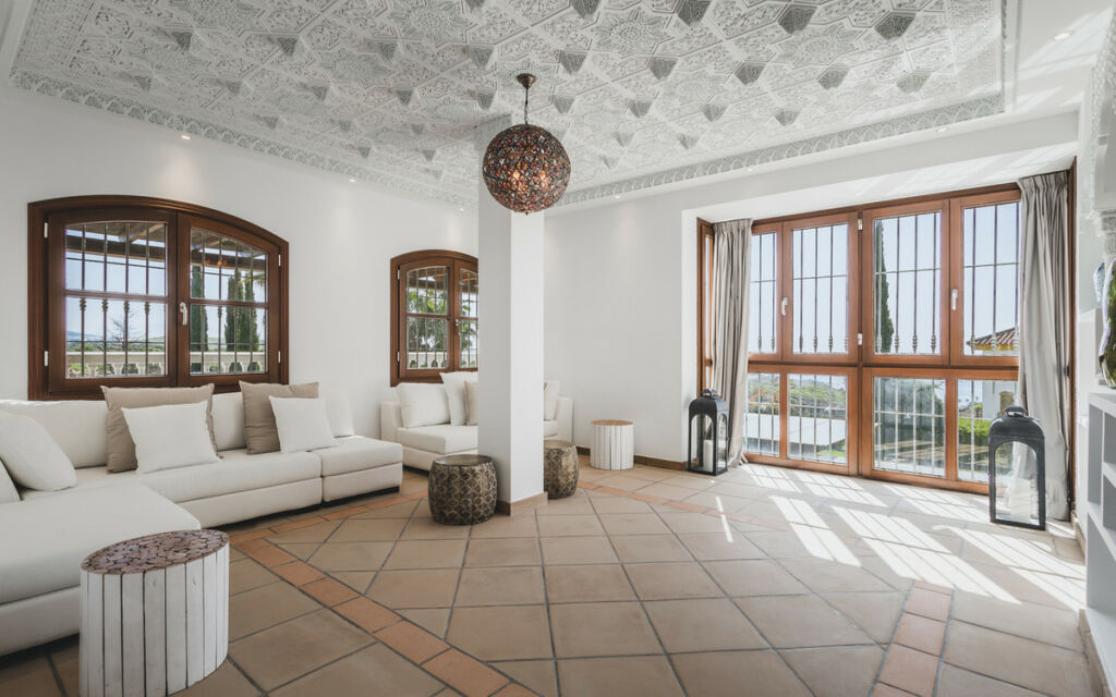 Detached Villa Estepona Málaga - image 7