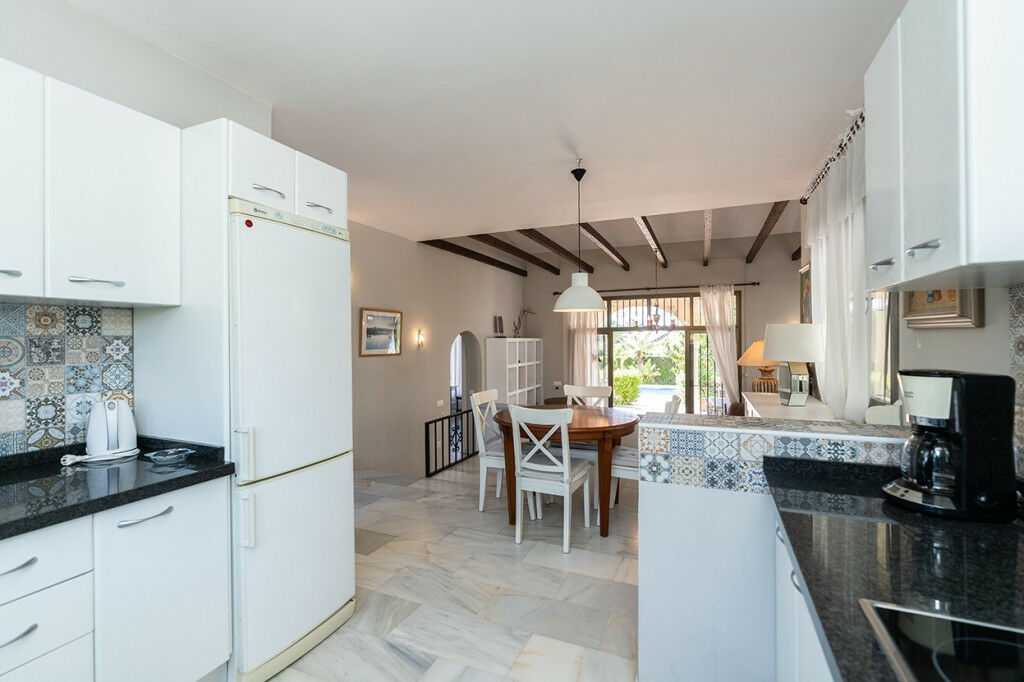 Detached Villa Marbesa Málaga - image 6