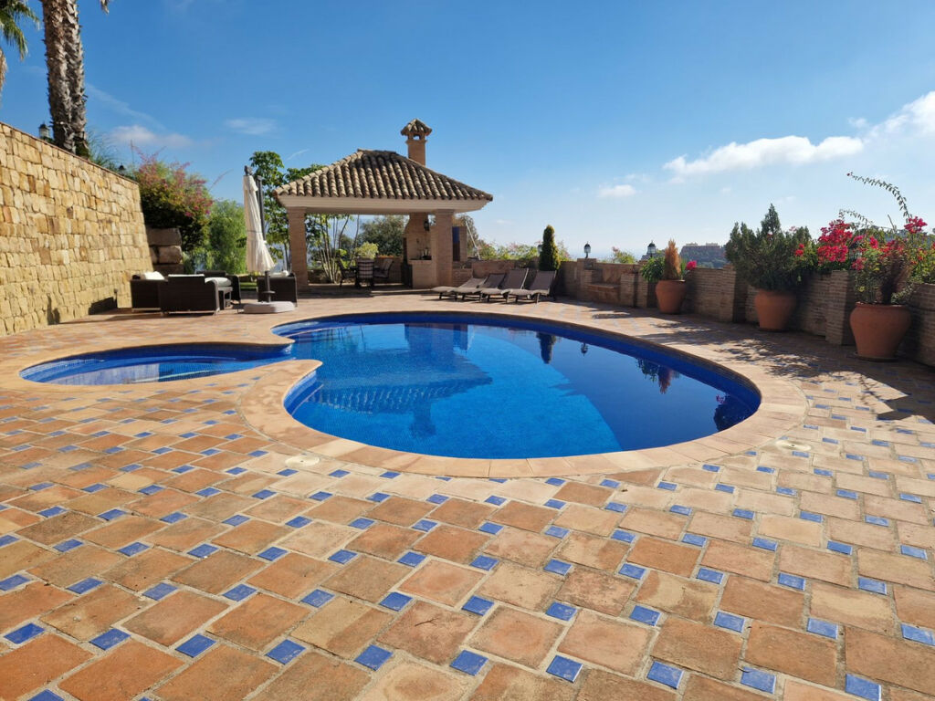 Detached Villa La Mairena Málaga - image 6