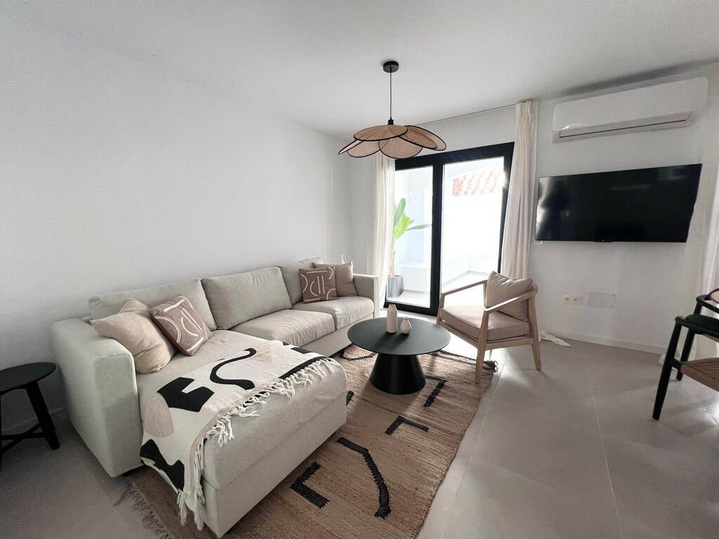 Middle Floor Apartment Nueva Andalucía Málaga - image 6