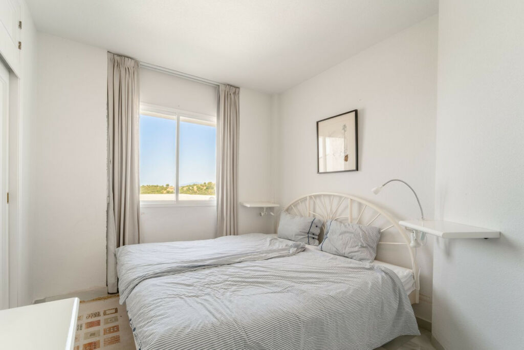 Penthouse Calahonda Málaga - image 8
