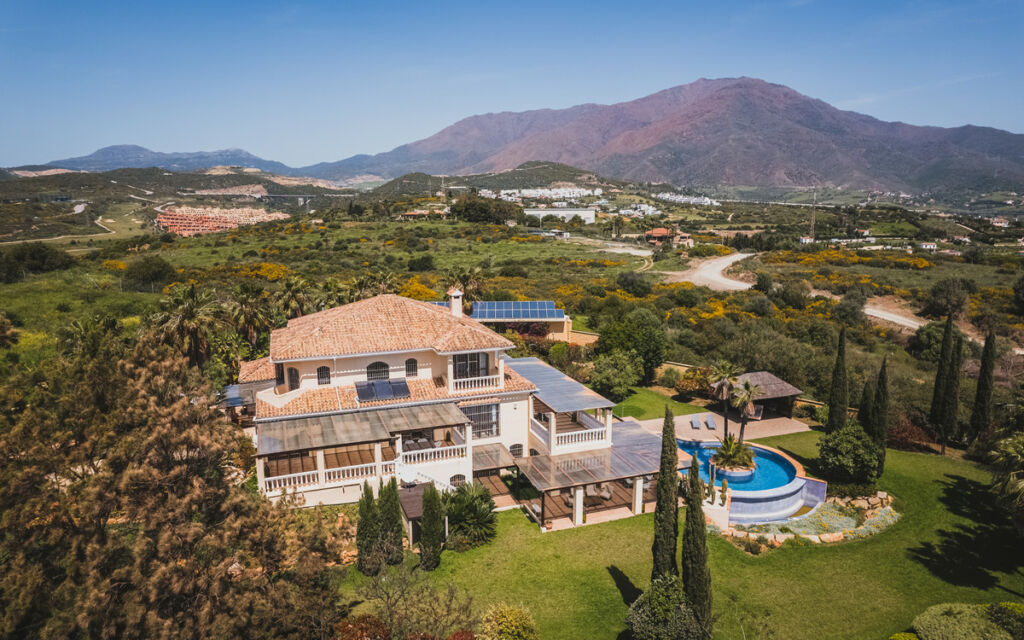 Detached Villa Estepona Málaga - image 62