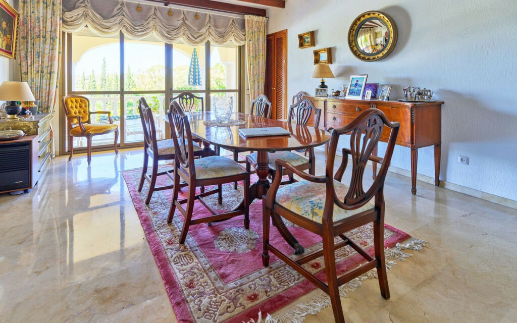 Detached Villa Estepona Málaga - image 7