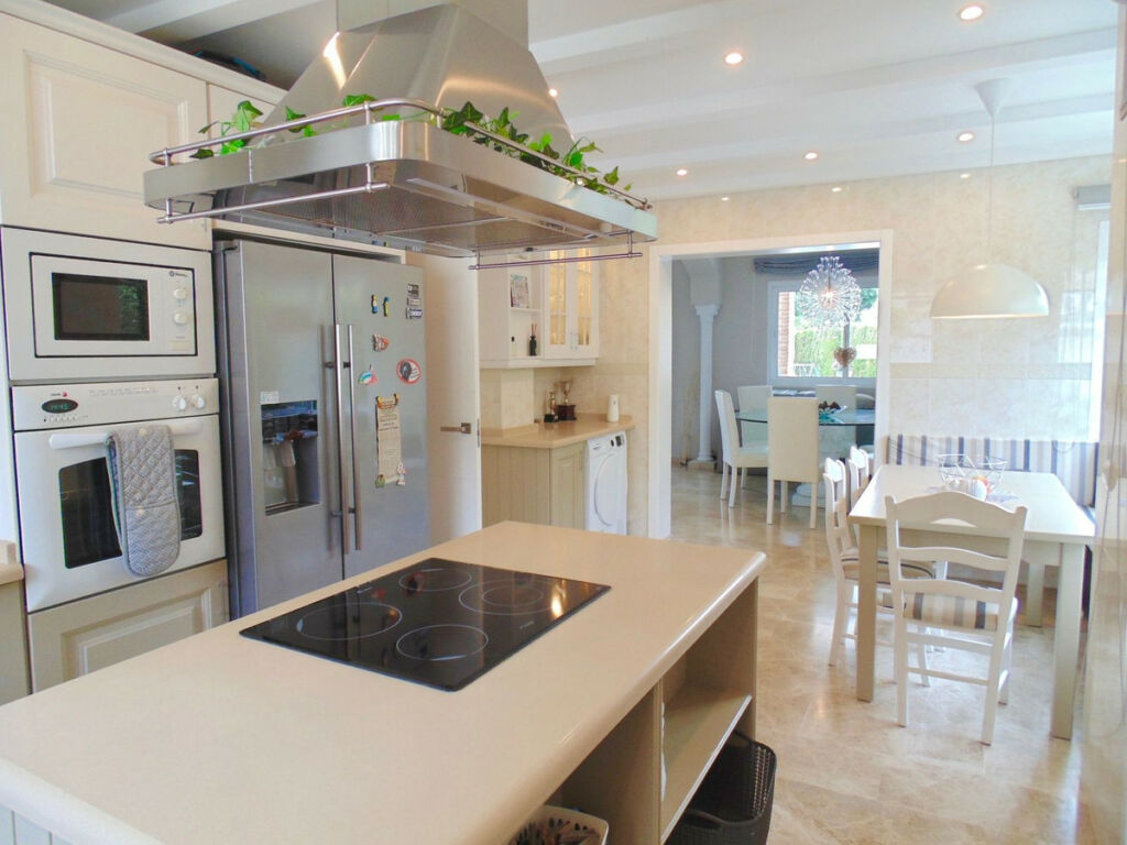 Detached Villa Calahonda Málaga - image 7