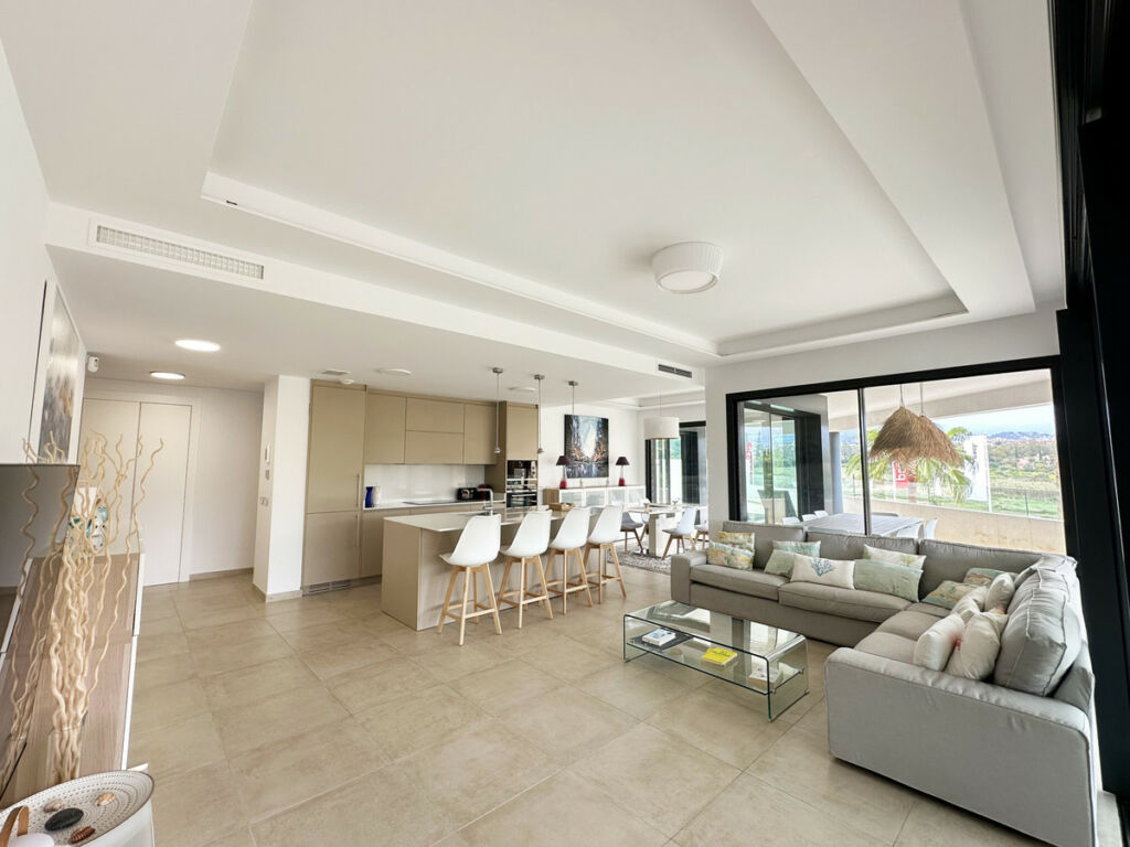 Middle Floor Apartment Estepona Málaga - image 5
