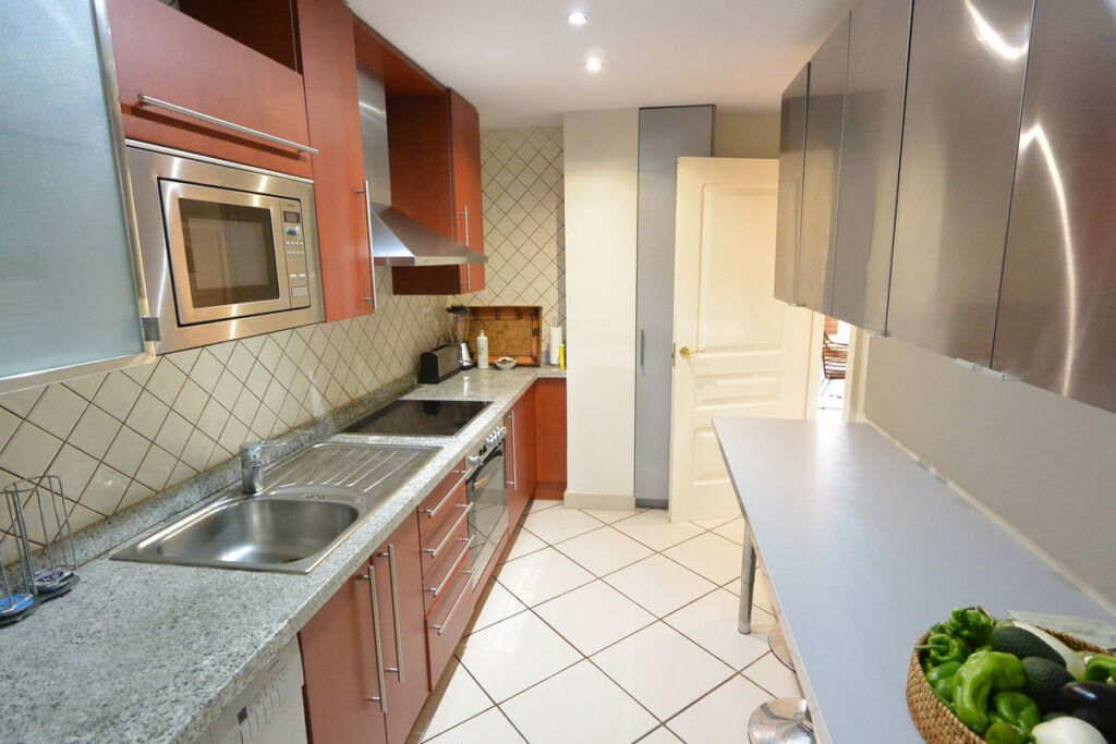 Middle Floor Apartment The Golden Mile Málaga - image 7