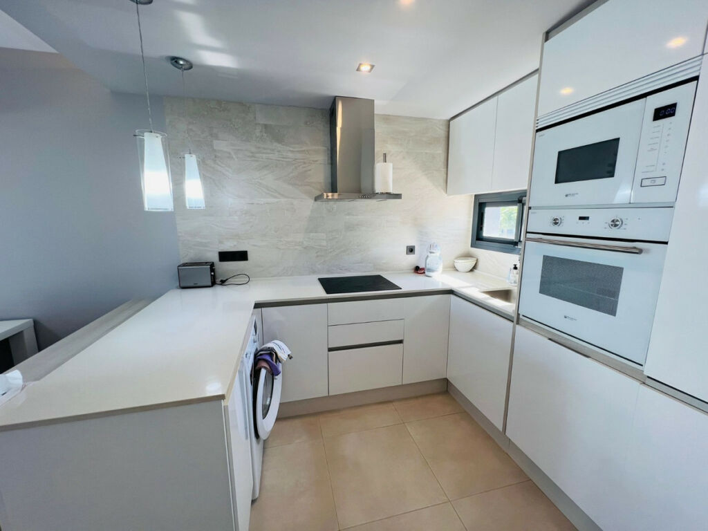 Middle Floor Apartment Guardamar del Segura Alicante - image 7