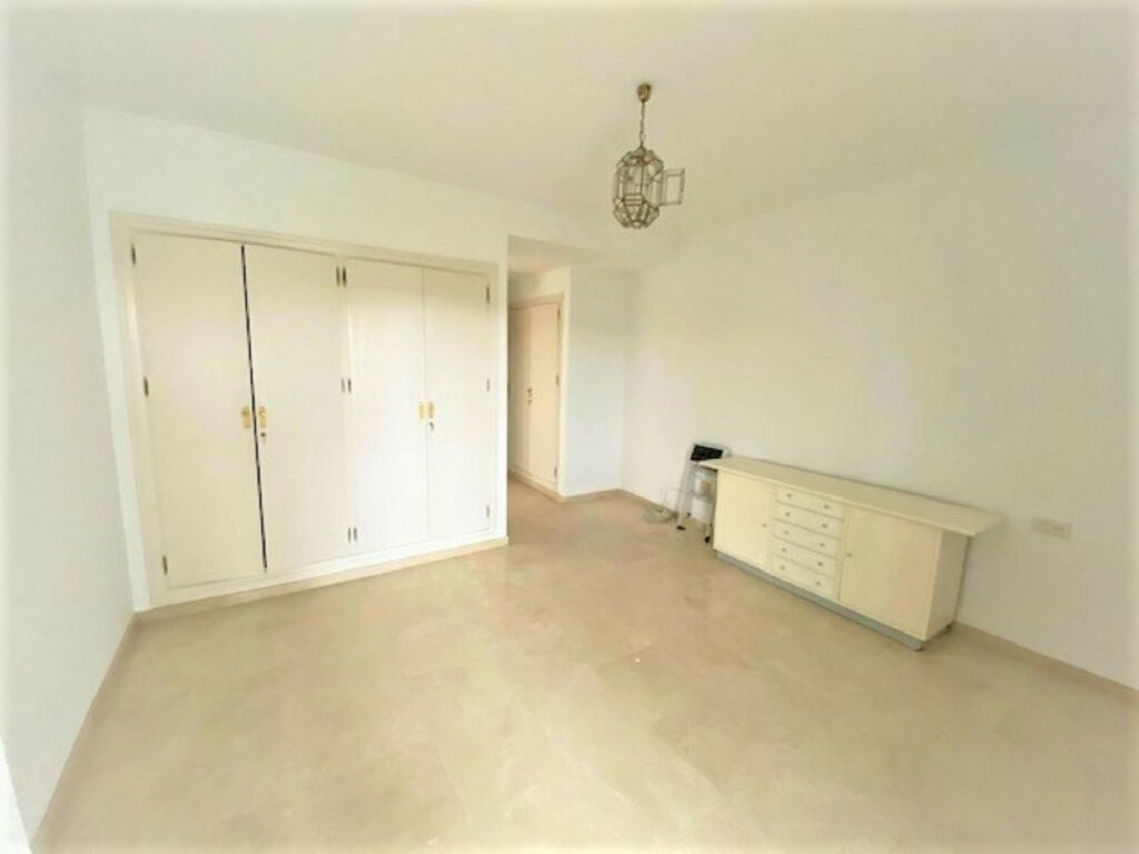 Middle Floor Apartment Guadalmina Alta Málaga - image 8