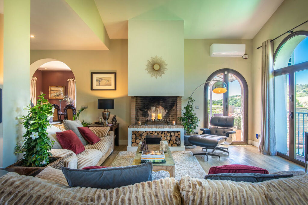 Detached Villa Estepona Málaga - image 7