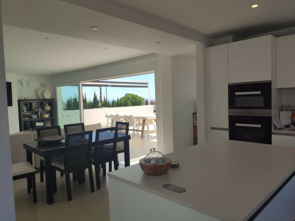 Detached Villa Estepona Málaga - image 2