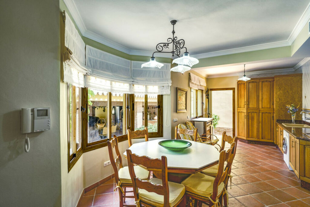 Detached Villa Benahavís Málaga - image 42