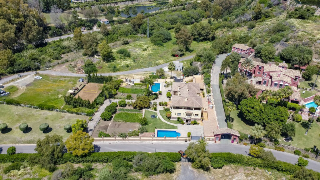 Detached Villa Benahavís Málaga - image 8