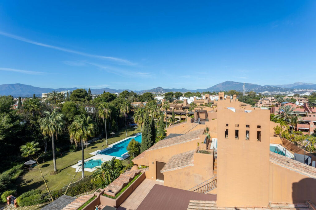 Penthouse Guadalmina Baja Málaga - image 8
