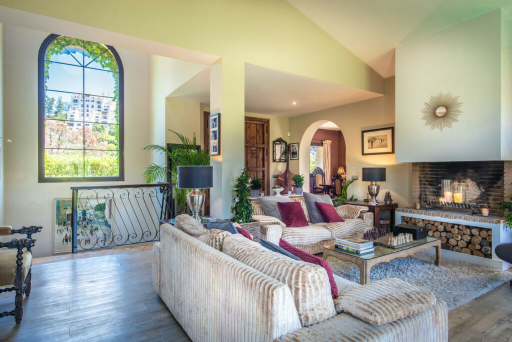 Detached Villa Estepona Málaga - image 8