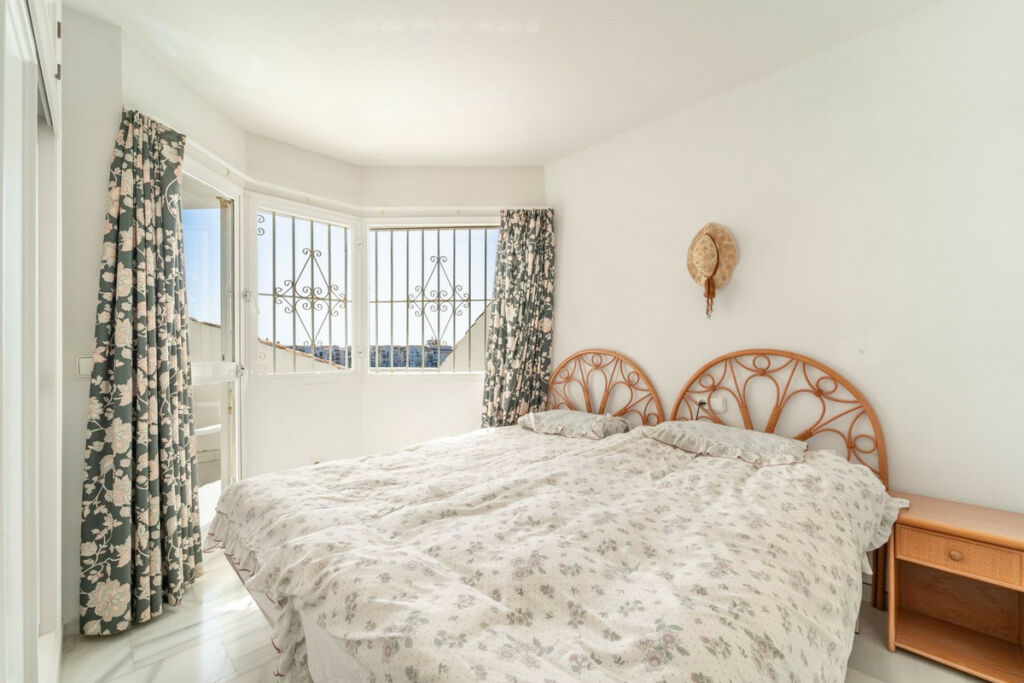 Penthouse Calahonda Málaga - image 10