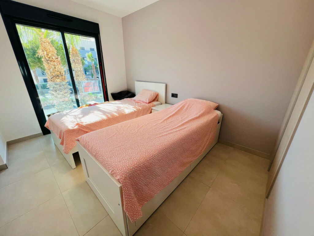 Middle Floor Apartment Guardamar del Segura Alicante - image 8