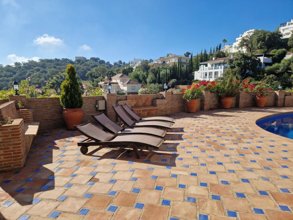 Detached Villa La Mairena Málaga - image 8