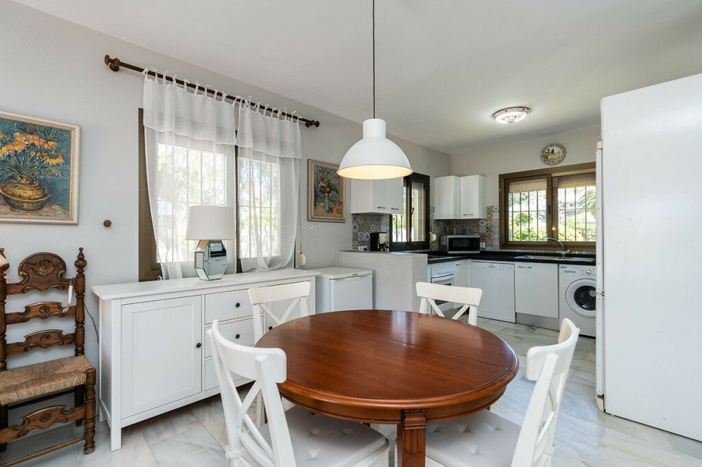 Detached Villa Marbesa Málaga - image 11