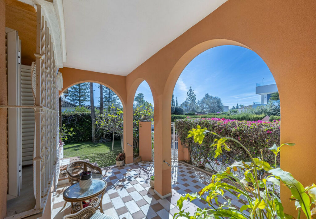Detached Villa The Golden Mile Málaga - image 9