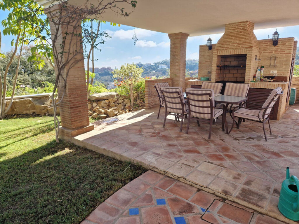Detached Villa La Mairena Málaga - image 9